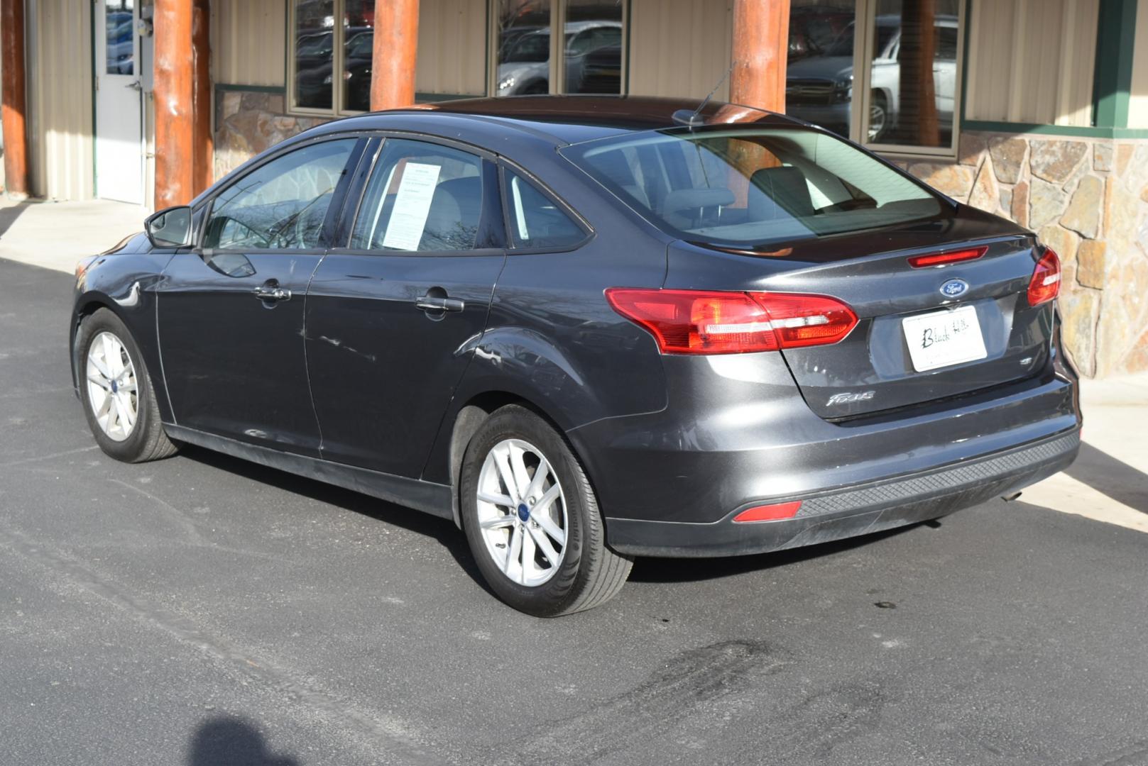 2016 Gray /Black Ford Focus SE (1FADP3F26GL) with an 2.0L I-4 GDI TI-VCT FLEX FUEL engine, 6-Speed Powershift Automatic transmission, located at 1600 E Hwy 44, Rapid City, SD, 57703, (605) 716-7878, 44.070232, -103.171410 - Photo#5